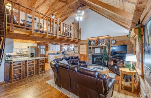 Piney Flats Cabin | CanoeCabin,Bring Watercraft,CoveredSlip@Marina
