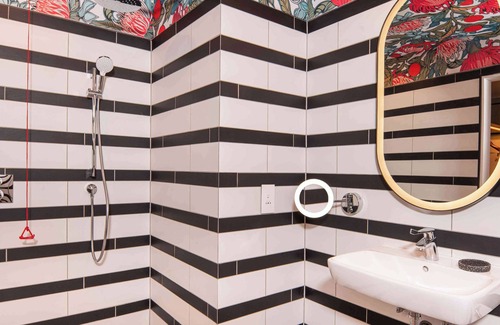 Cape Town City Centre Hotel | Canopy By Hilton Cape Town Longkloof