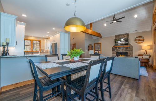 Brevard House | Canopy Creek Connestee Falls