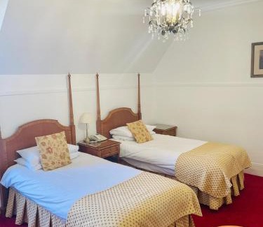 Canterbury Hotel | Canterbury Hotel Cottages and Apartment's