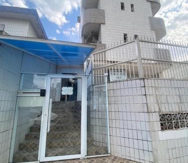 Canto do Forte Apartment | Canto forte- Suíte c/varanda - até 5 hóspedes- garagem - WI FI e 200 metros da Praia, 50 metros da Av Gastronômica da PG