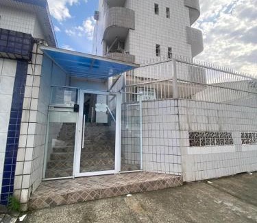 Canto do Forte Apartment | Canto forte- Suíte c/varanda - até 5 hóspedes- garagem - WI FI e 200 metros da Praia, 50 metros da Av Gastronômica da PG