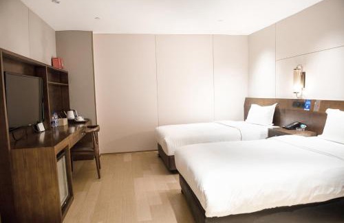 Haizhu Hotel | Canton Fair Hotel Close to Canton Tower