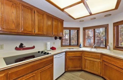Upper Moonridge House | Canyon Castle Mtn Retreat w Hot Tub