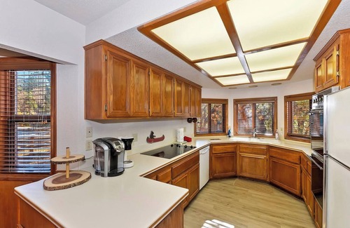 Upper Moonridge House | Canyon Castle Mtn Retreat w Hot Tub