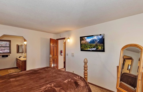 Upper Moonridge House | Canyon Castle Mtn Retreat w Hot Tub