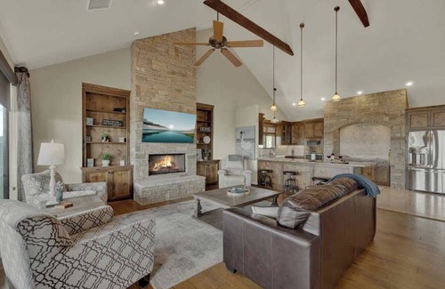 Canyon Lake House | Canyon Lakehouse Panoramic Lake Views With Firepit!