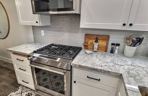 Canyon Country Condo | Canyon Luxe Condo 2bd/2ba/Loft/Pool & Spa