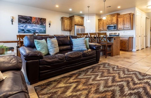 Washington House | Canyon Oasis 4 Bedroom Apts