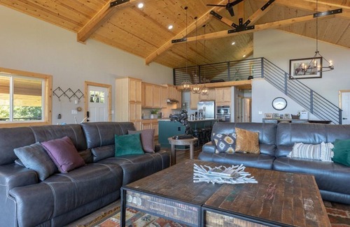 Star Valley Ranch House | Canyon Pines Retreat ⁓Fits large families ⁓Hot Tub ⁓ On Golf Course ⁓ Mtn Views