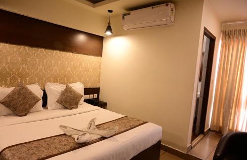 Vadapalani Hotel | Canyon sun