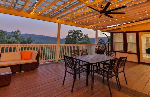 Oakhurst House | Canyon View House w/hot tub, game room, views, and more