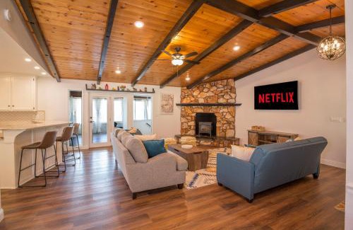 Oakhurst House | Canyon View House w/hot tub, game room, views, and more