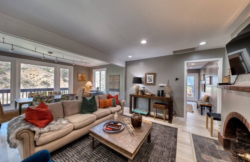 Mount Wilson House | "Canyons Edge"- a unique home surrounded by nature