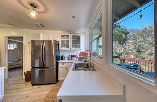 Mount Wilson House | "Canyons Edge"- a unique home surrounded by nature