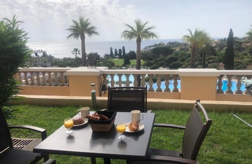 Cap Esterel Apartment | Cap Estérel, 2 pièces, jardin, vue mer et piscine