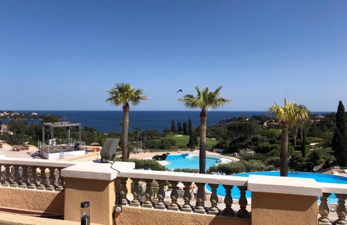 Cap Esterel Apartment | Cap Estérel, 2 pièces, jardin, vue mer et piscine