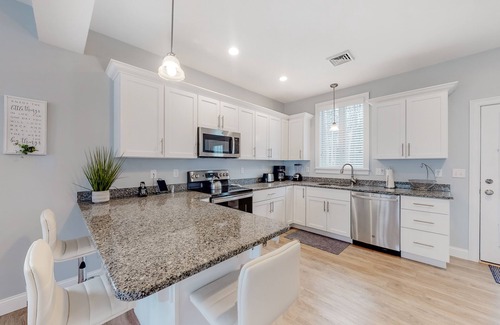 Arundel Condo | Cape Arundel with AC | Heated Pool, Hiking Trails & Gym | 15 Mins to Beaches