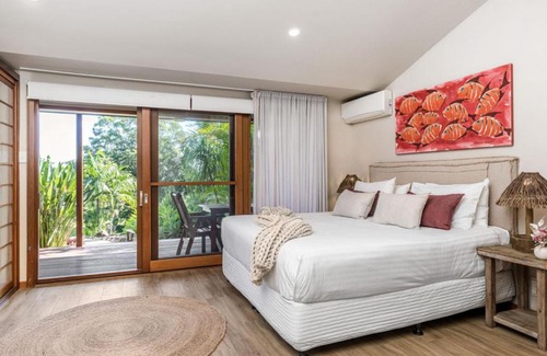 Skinners Shoot House | Cape Byron Suite 4 Private Room with Ensuite