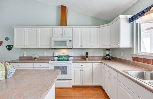 Cape Carteret House | Cape Carteret Home ~ 3 Mi to Crystal Coast Beaches