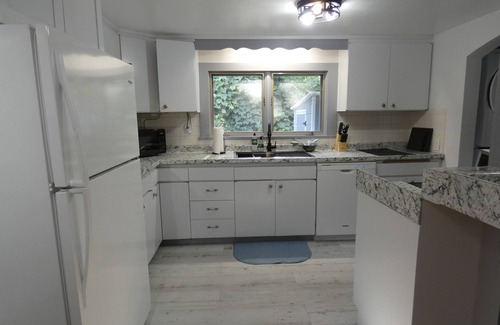 Centerville Cottage | Cape Cod Cottage, Short Walk to Wequaquet Lake Private Beach and Cranberry Bogs