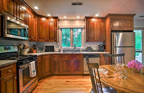 Buzzards Bay House | Cape Cod Home w/Deck ~ 3 Mi to Beaches