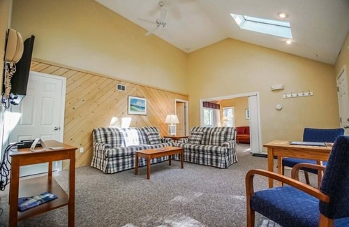 New Seabury Condo | Cape Cod Stylish 2BR Condo w Indoor Pool and Tennis Court