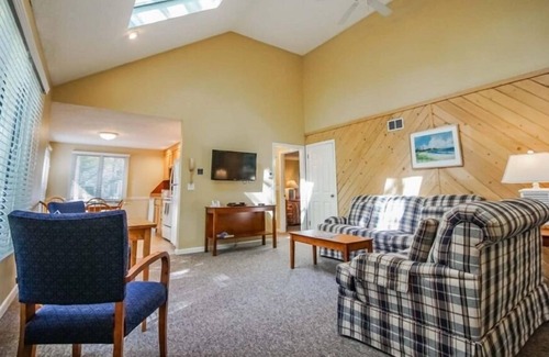 New Seabury Condo | Cape Cod Vibrant 2BR Condo w Indoor Swimming Pool & Games Room