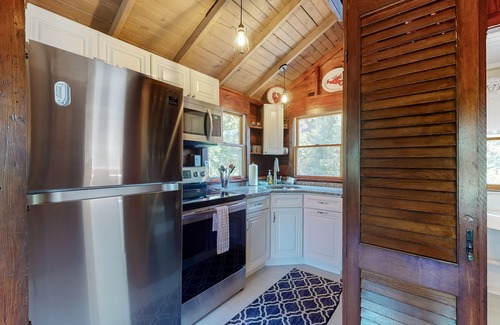 Campground Landing House | Cape cottage w/a full kitchen & furnished deck - steps from private beach