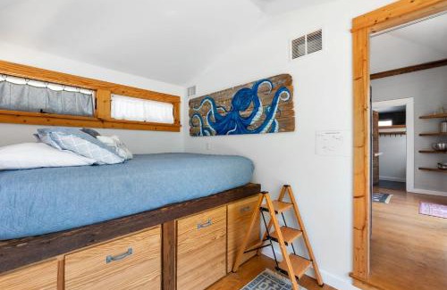 Lighthouse Park House | Cape Keepers Cottage - Lighthouse Park