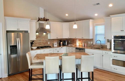 Villas House | Cape May Beach- Luxury Bayfront- Heated Pool-Linens