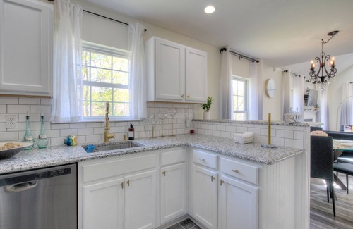 Whitesboro House | Cape May Rose - Quiet Convenient Location Sleeps 10