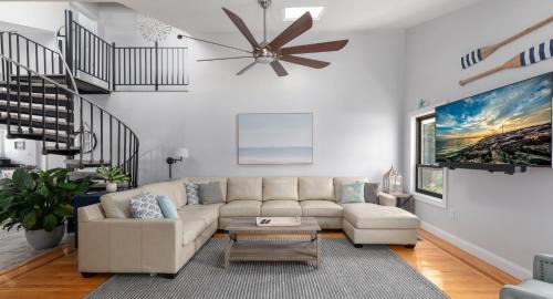Villas House | Cape May Beach - Beautiful Home w Secluded Beach