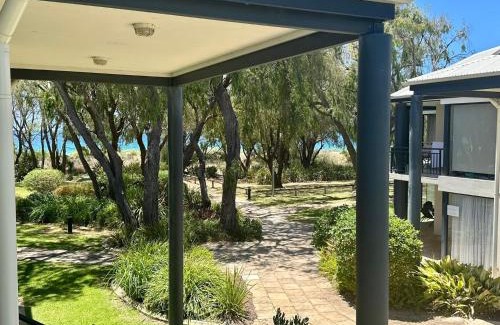 Broadwater House | Cape View Beach Resort - Endless Summer