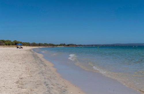Broadwater House | Cape View Beach Resort - Endless Summer
