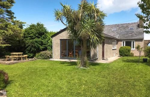 Tudweiliog House | Capel Berseba