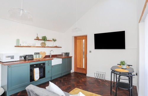 Llanerchymedd Cottage | CAPEL PARK (TYDDYNOD BACH), pet friendly in Llanerchymedd
