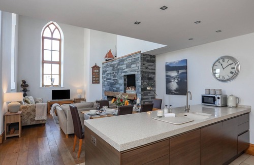 Edern House | Capel Tabernacl