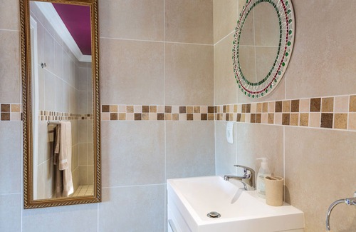 Helderberg Rural House | Capelands Wine Farm