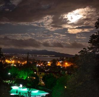 Villa Carlos Paz Hotel | Capilla del Lago