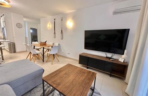 Los Gigantes Apartment | Capitain Jane's Beachside Haven