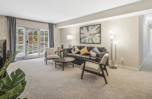 Baileys Crossroads Condo | Capital City Oasis: Stylish Condo Minutes from DC