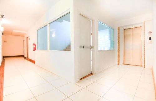 Chom Phon Hotel | Capital O 411 Grandview Condo 15