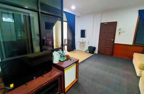 Kampung Batu Maung Hotel | Capital O 91118 Chalet Seri Idaman