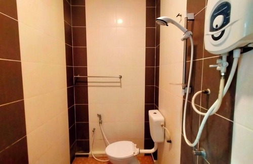 Kampung Batu Maung Hotel | Capital O 91118 Chalet Seri Idaman