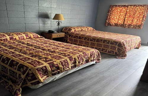 Rockford Hotel | Capital O Clayton House Motel Rockford Near Airport
