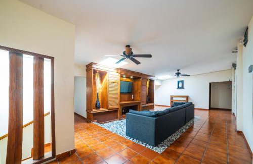 Celaya Hotel | Capital O Hotel Casa Blanca