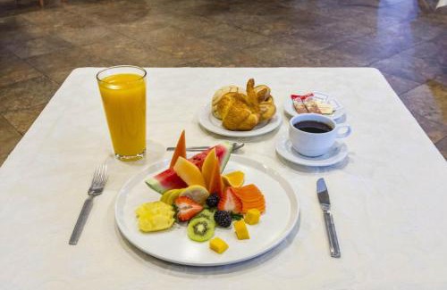 Celaya Hotel | Capital O Hotel Casa Blanca