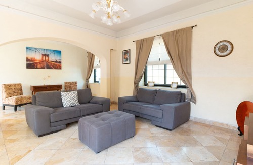 San Luis Potosi Hotel | Capital O Hotel San Jose, San Luis PotosÃ­