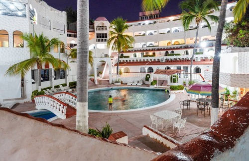 La Condesa Hotel | Capital O Pacific Paradise, Acapulco